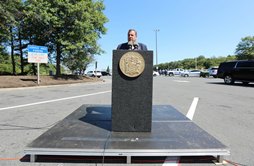 Governor Christie at Monmouth Service Area THUMBNAIL